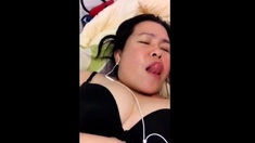 Naughty milf philippino helper orgasm