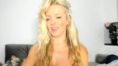 Webcam xxx blonde masturbation show with a dildo