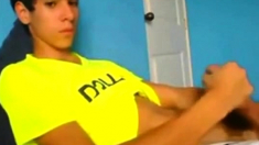 Latino Twink Shows Off When Jerking